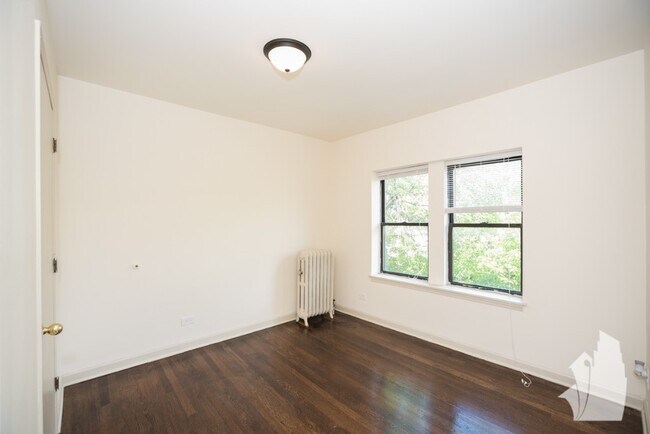 908 W Montrose Ave unit GDN, Chicago, IL 60613 - photo 5