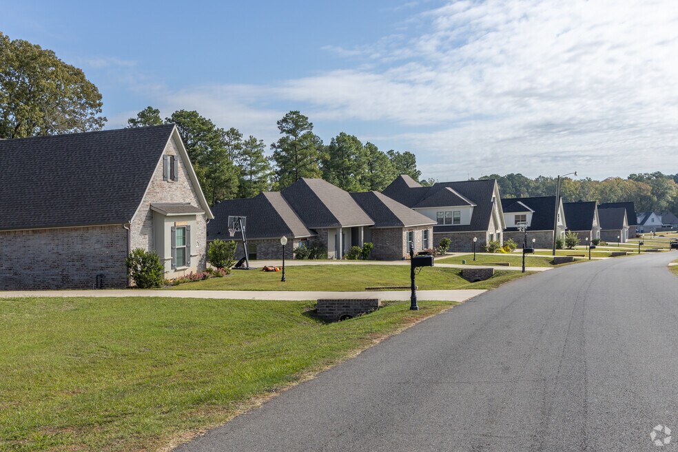 Neighborhood_Eastwood_22624_NewEndSlate