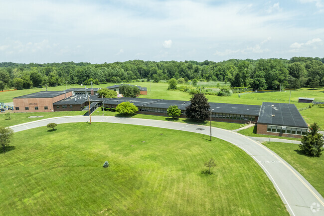 Robert R. Graves School has 316 students of which 57% are at least proficient in reading.