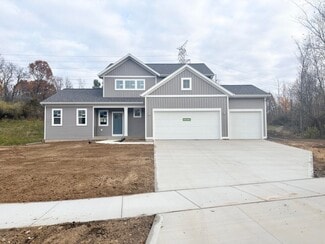 5871 Valley Point Dr SE, Caledonia, MI 49316