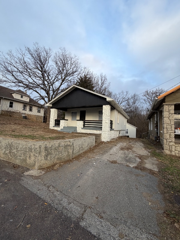 103 N Francis St, Excelsior Springs, MO 64024