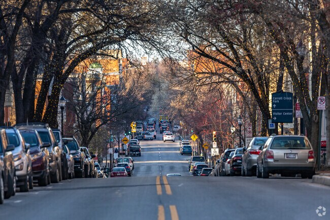 Carrollton neighborhood is just minutes away from downtown's dining, shopping, and night life.