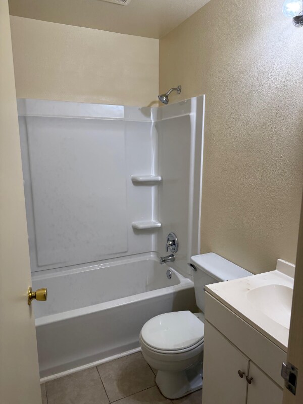 310 Center St unit D, Hanford, CA 93230 - photo 2