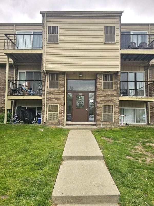 38255 Fairway Ct, Clinton Township, MI 48038