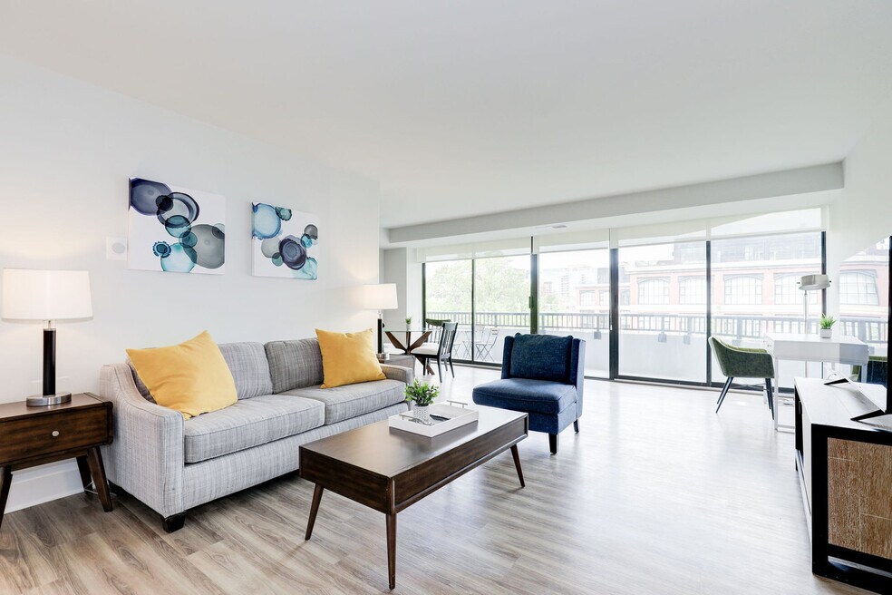 1550 Clarendon Blvd unit FL5-ID1024653P, Arlington, VA 22209 - photo 1