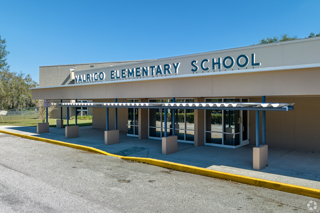 Valrico Elementary School is an above average, public school located in Valrico, FL.