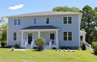 50 Hopkins Ln, Wakefield, RI 02879