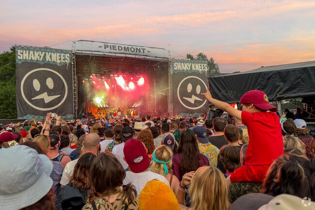 Shaky Knees Music Fest brings in thousands of people and a large list of music acts to Atlanta.