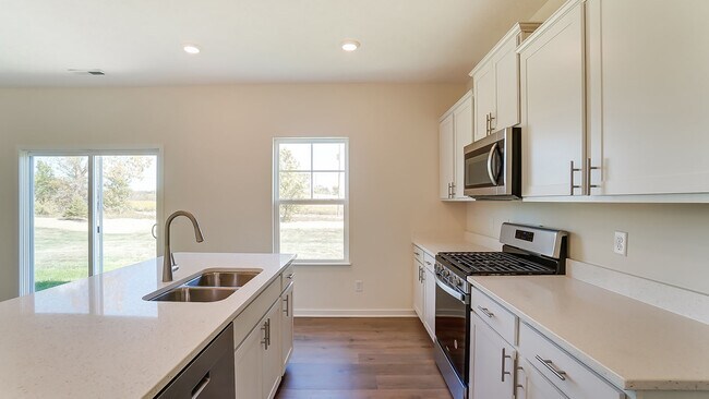 740 Faulkner Dr, Lithopolis, OH 43136 - photo 7