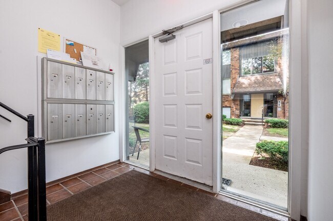 Maplecrest Apartments - Birmingham Apartments, Birmingham, MI 48009 - photo 6