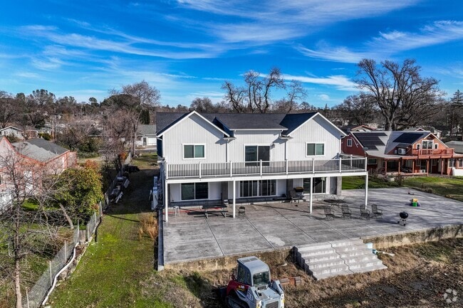 It's common to find craftsman style homes in Clearlake.