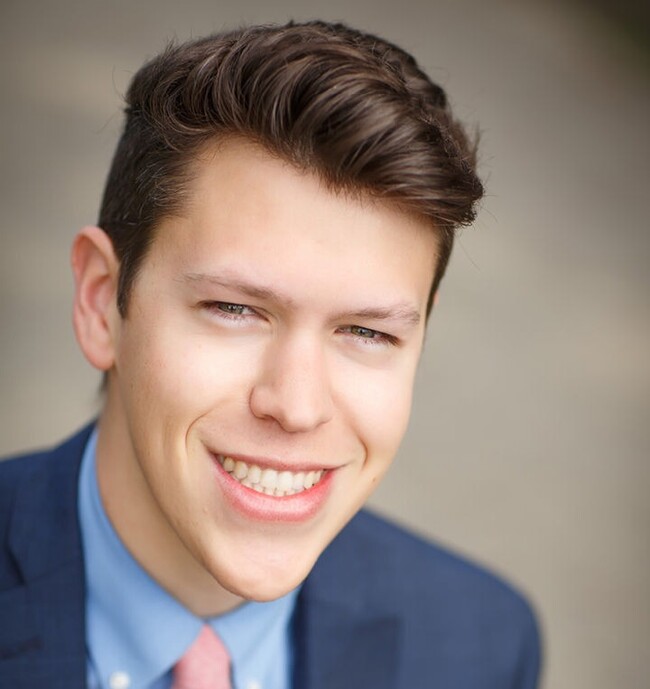 Agent Photo