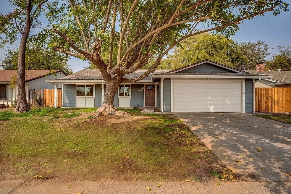 5923 Revelstok Dr, Sacramento, CA 95842 - photo 1
