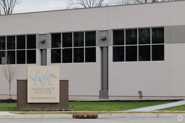 Maayanot Yeshiva High School For Girls in Teaneck, NJ receives an overall Niche grade of A.