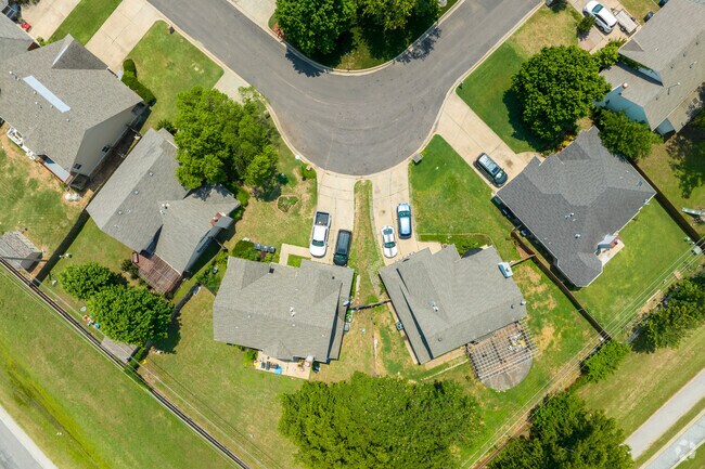 Homes in the Ridge Pointe Neighborhood offer large lots for home owners.