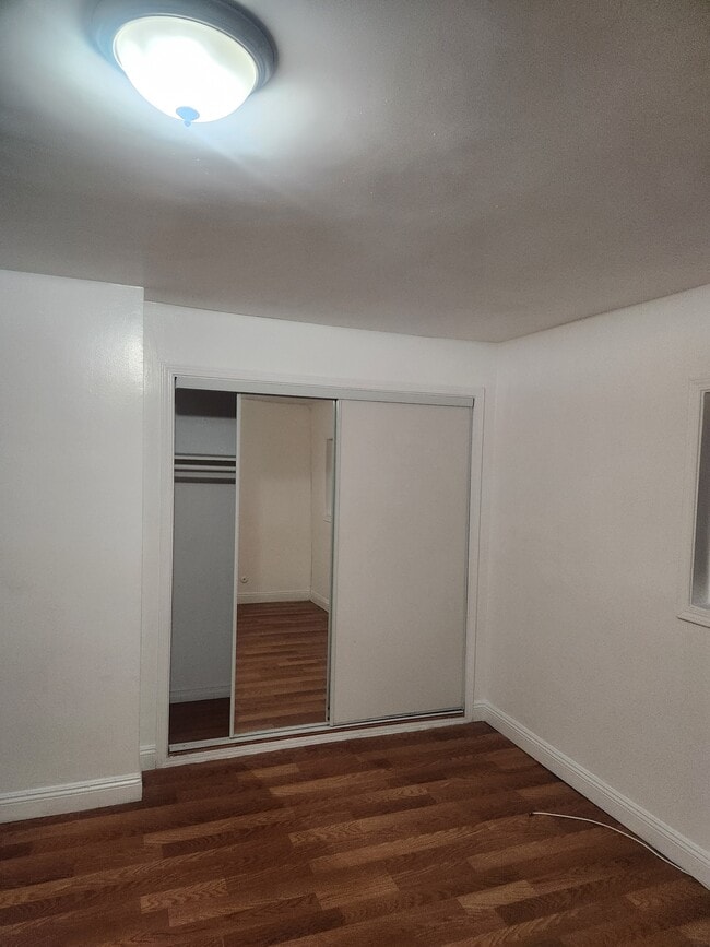 11860 Truro Ave unit 11860 Truro D, Hawthorne, CA 90250 - photo 2