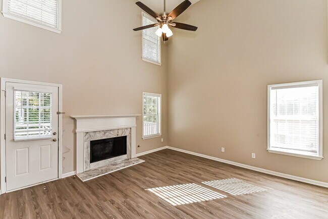7855 Clearview Cir, Riverdale, GA 30296 - photo 4