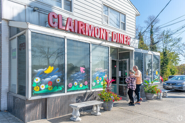 Clairmont Diner is a classic diner just across the Yonkers Raceway tracks in Southeast Yonkers.