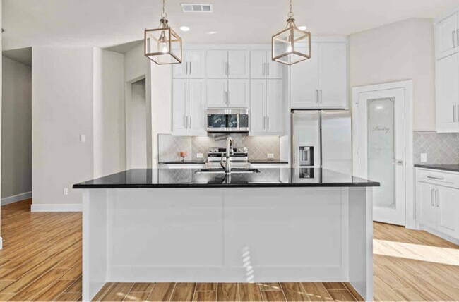 130 W 5th St unit B, Kennedale, TX 76060 - photo 2