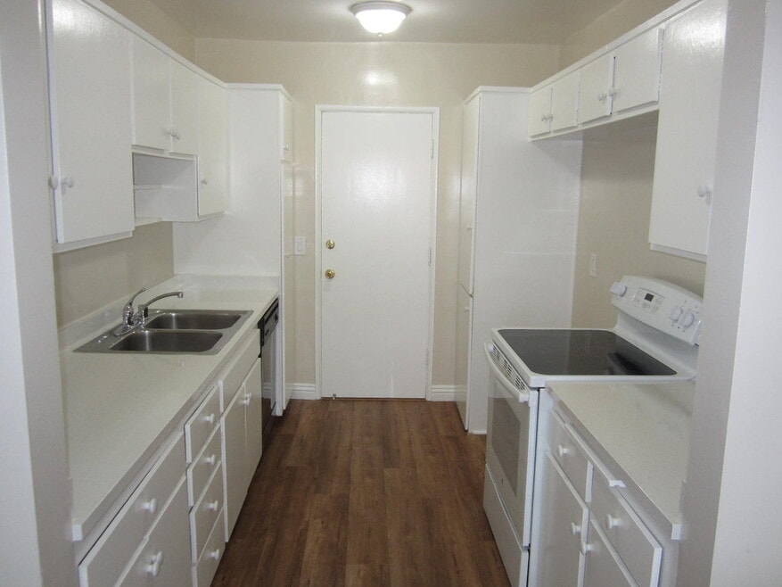 Harvard Apartments, Sherman Oaks, CA 91423 - photo 1