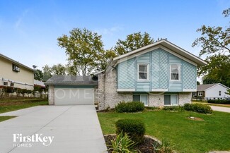 1226 Treetop Village Dr, Ballwin, MO 63021