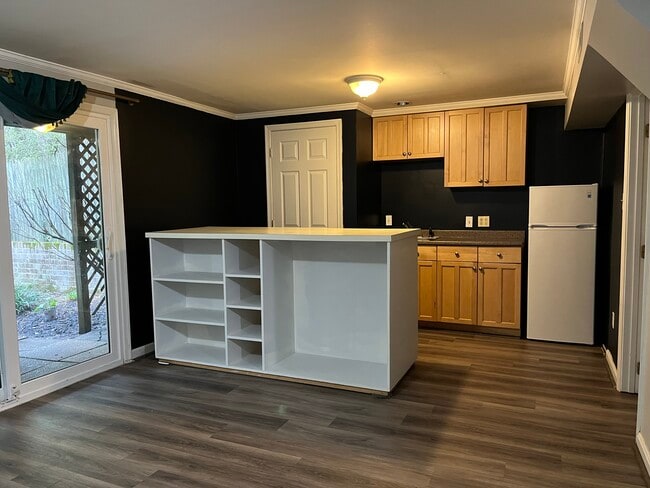 500 Meadow Hall Dr, Rockville, MD 20851 - photo 2