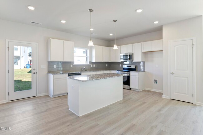 164 Courtside Dr, Dunn, NC 28334 - photo 5