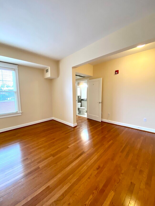 2902 Porter St NW unit 33, Washington, DC 20008 - photo 3