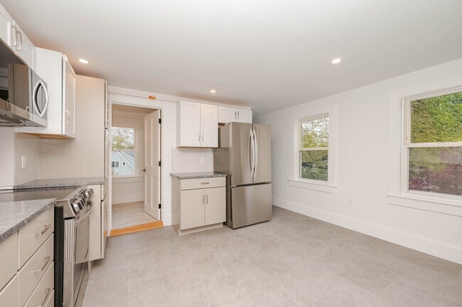 361 Miller Ave unit 4, Portsmouth, NH 03801 - photo 5