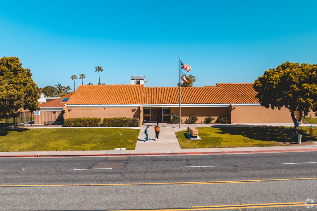 Palomar High School in Harborside is right off the main road in Harborside, California.