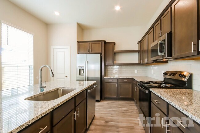 9835 Willow Creek Commerce Dr, Tomball, TX 77375 - photo 5