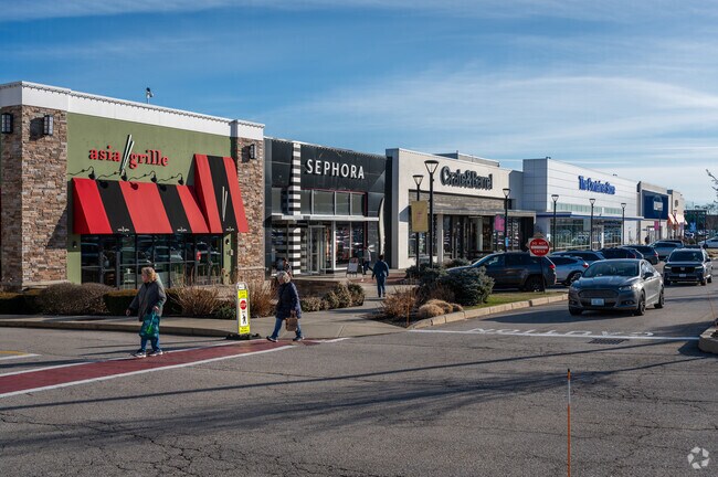 Shop, dine, and unwind at Garden City Plaza in Cranston, RI – where every visit is delightful.