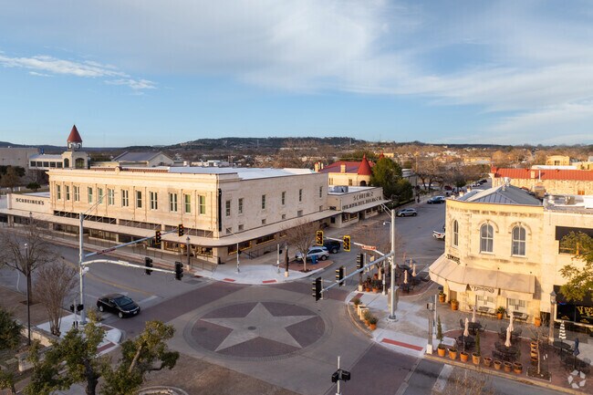 Downtown Kerrville hosts many amazing boutiques, restaurants, and galleries.