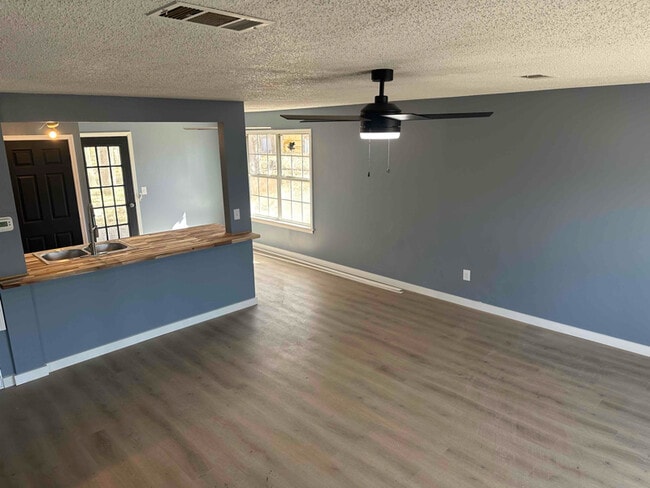 196 Cr 129 unit 196, Tupelo, MS 38801 - photo 2