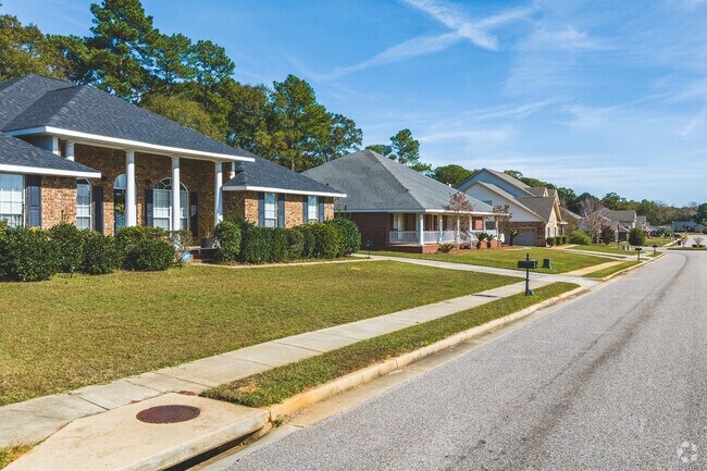 Redstone has many Ranch Style homes built on medium sized lots.