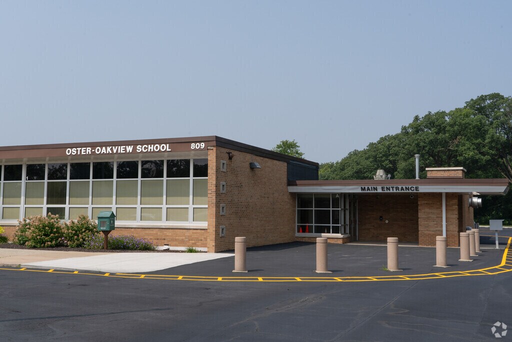Oster-Oakview  School building in West Francis Rd.