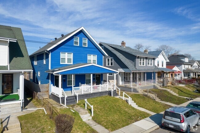 A single-family home in King-Lincoln Bronzeville has a large front porch.