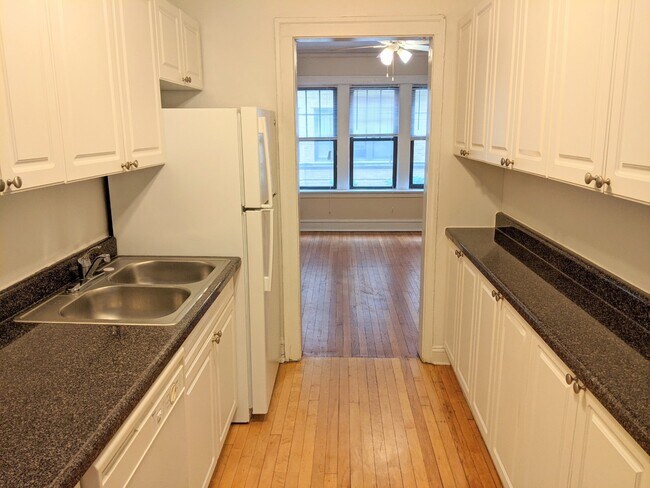 925 Forest Ave unit 25-1E, Evanston, IL 60202 - photo 3