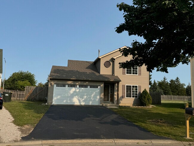 6 Lansbury Ct, Lake In the Hills, IL 60156 - photo 2
