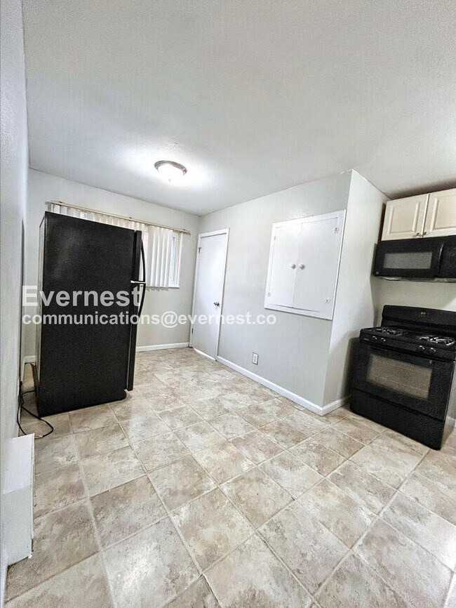 5672 Parchester Dr, Saint Louis, MO 63121 - photo 5