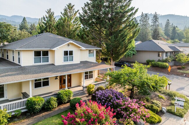 Lush and colorful yards are abundant in Cottage District.