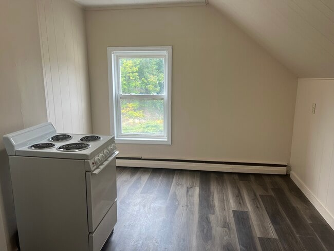 352 Court St unit 3, Auburn, ME 04210 - photo 3