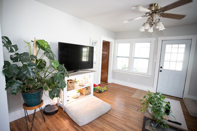 1112 Lincoln Way unit 1, Ames, IA 50010 - photo 5