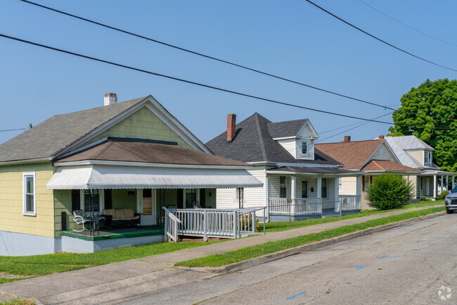 Bungalows in Loudon-Melrose overlook industrial railways and the city of Roanoke.