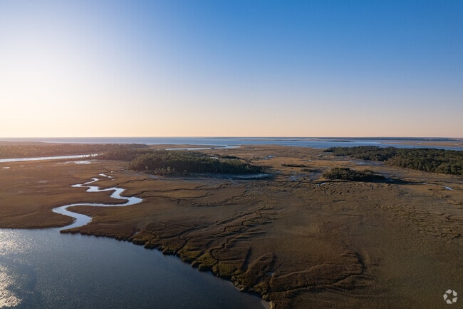 Richmond Hill is located less than 10 miles to the coastline.