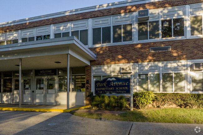 Park Avenue School in North Bellmore has 300 students in grades K-6 with a ratio of 12:1.