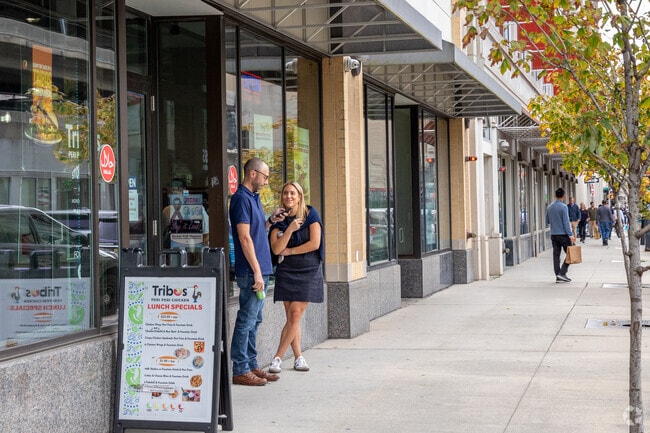 Tribos Peri Peri Chicken in Downtown Newark serves halal meats and delicious vegetarian dishes.