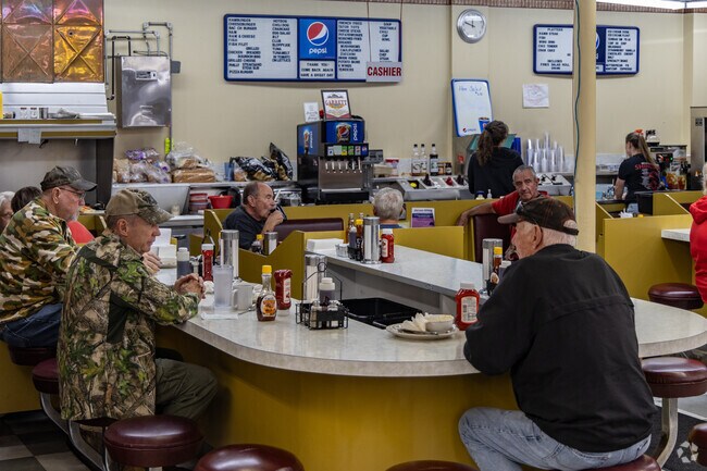 After shopping visitors enjoy great food at Englanders in Oakland.