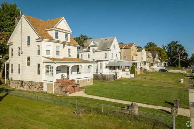 Live close by to your new neighbors and create a sense of community in Central Forest Park.