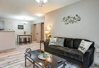226-236 W Tracker Rd, Nixa, MO 65714